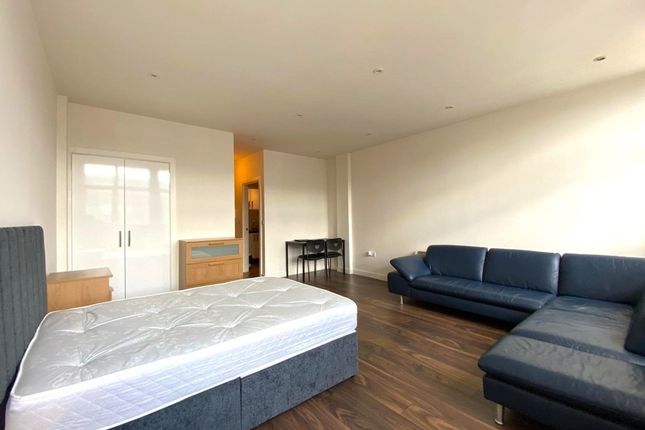 20, Talbot Skyline, Harrow photo 2