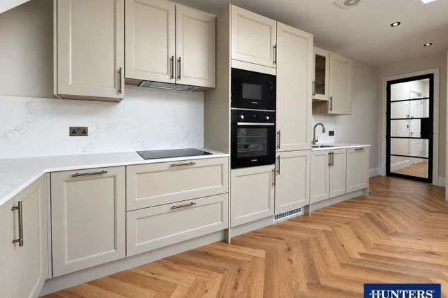 Hazelwood Avenue, Morden photo 2