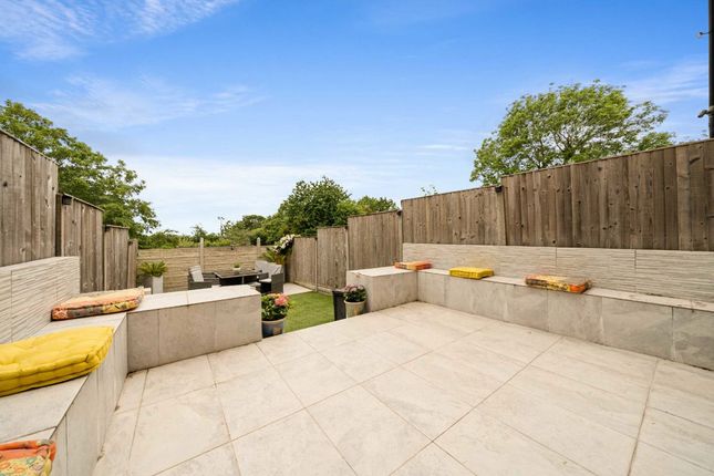 4, Hogarth Close, London photo 4