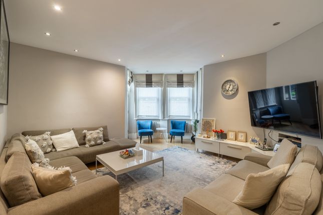 Flat for sale in Essendine Road, London