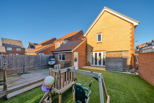 Link-detached house for sale in Marjoram Way, Didcot, Oxfordshire