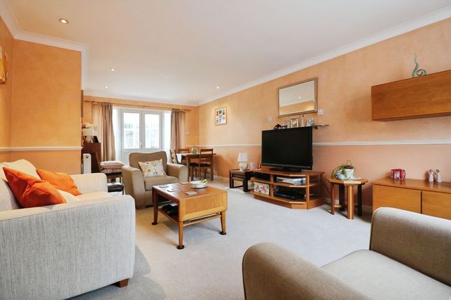 21, Fieldhurst, Slough photo 4