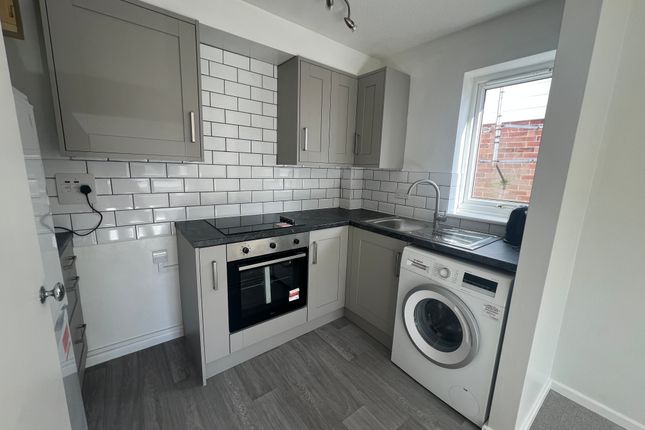 15, Firgrove Court, Hungerford photo 2