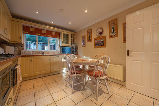 6 Springfield Drive, Newport photo 2