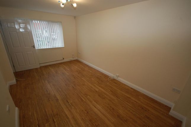 32, Chesnut Grove, Wirral photo 5