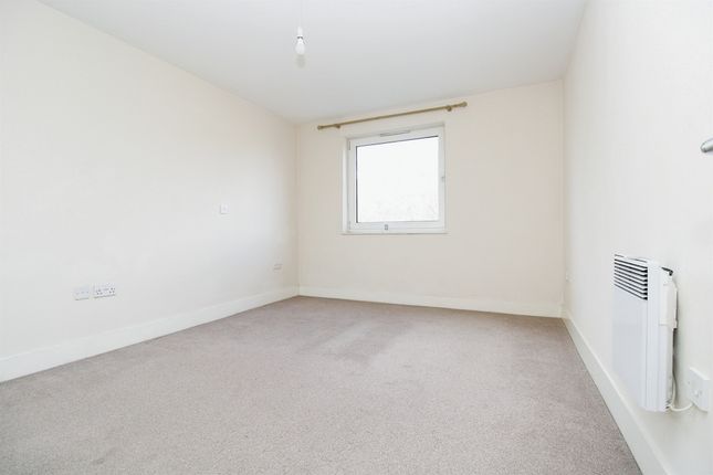 7 Great Ormes House, Ferry Court, CARDIFF photo 4