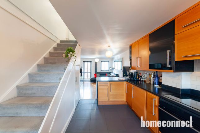 18 Cornwall Gate, Purfleet-On-Thames photo 4