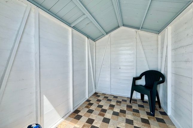 79, South Cliff Chalets, Bexhill on Sea photo 3