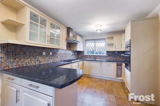 10, Maisie Webster Close, Stanwell photo 3