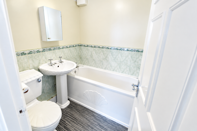 52, Broadhurst, Denton photo 4