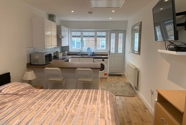 1-bed flat on The Drive, West Sussex, £995/mo