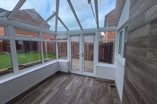 Westfield Court, HUDDERSFIELD photo 5