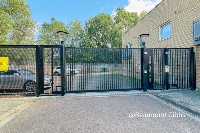 10 Murray Close, West Thamesmead, London photo 2