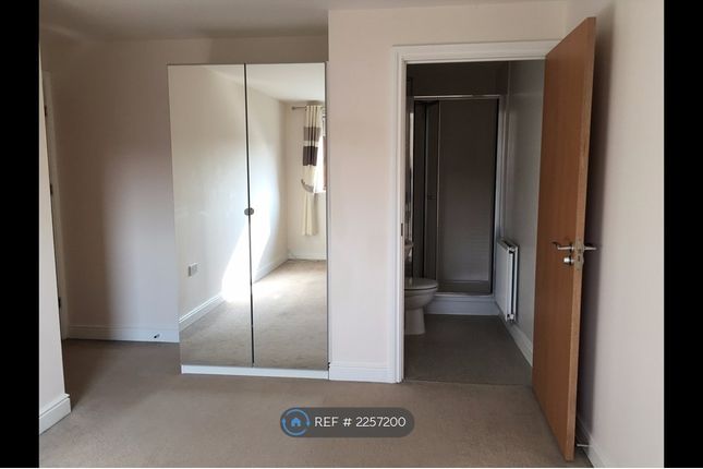 Commonwealth Drive, Crawley photo 4