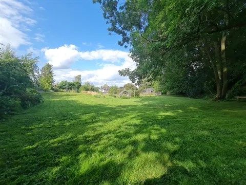 4 Bedroom Property With Land