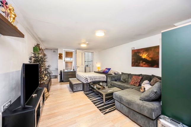 31 Robertson Road, Brighton photo 4