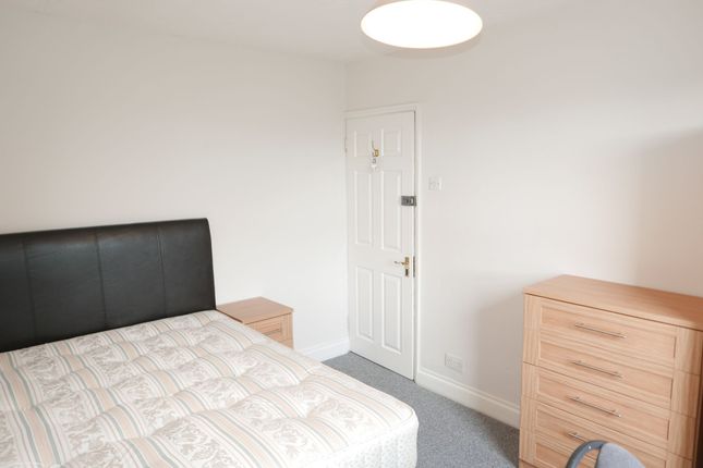 Thumbnail Room to rent in Lorne Street, Reading