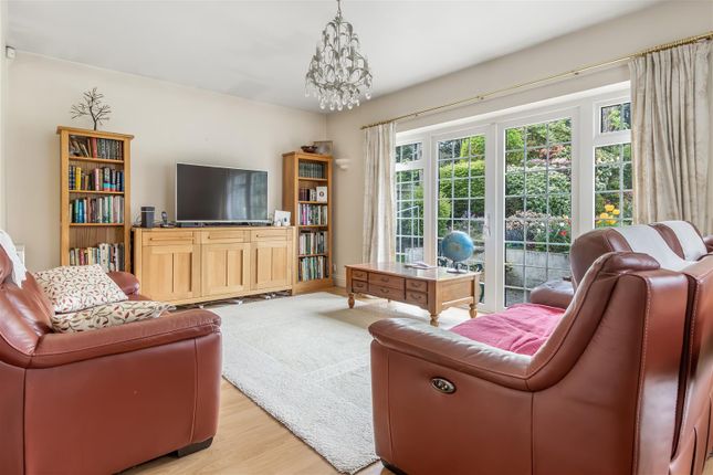 37, Hill Rise, Potters Bar photo 4
