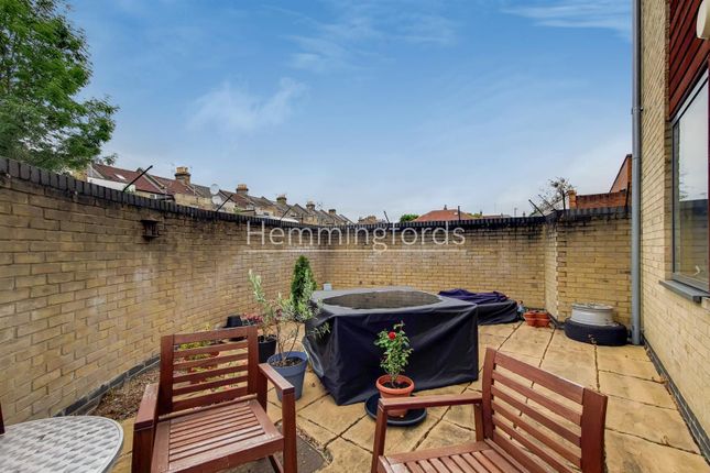Flat for sale in Garwoods Lodge, Wood Green