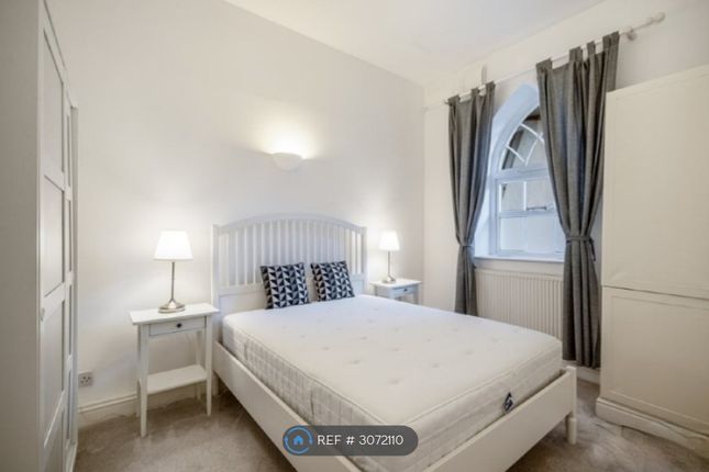 Flat, St Matthews Row, London photo 4