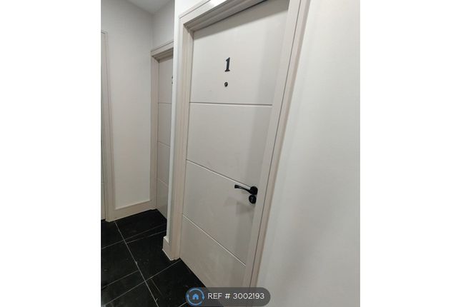 Oulton Crescent, Potters Bar photo 2
