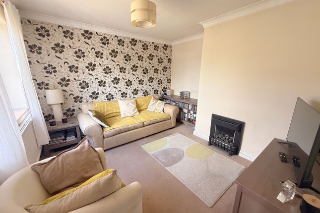 9 Oak Gardens, Bredon, Tewkesbury photo 2