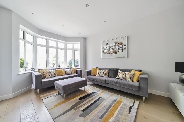 15, Wickliffe Avenue, London photo 4