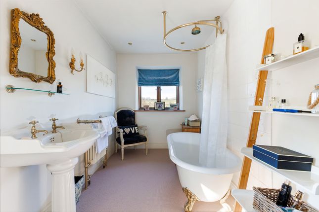 En Suite Bathroom To Guest Bedroom