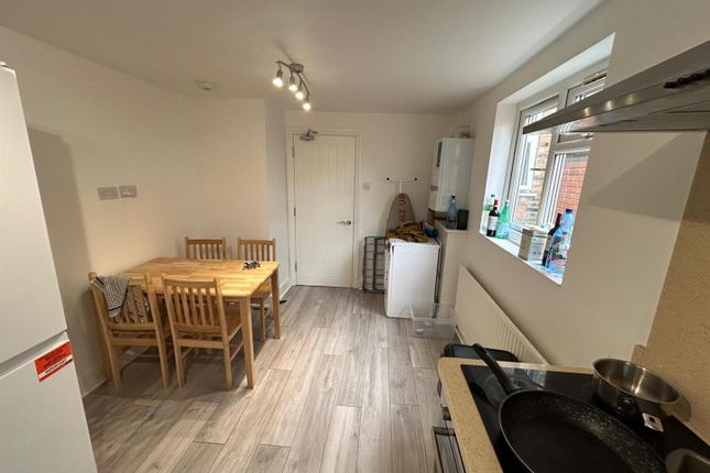 27, Queens Road, London photo 4