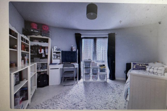 Flat 53, Martlesham Walk, London photo 3