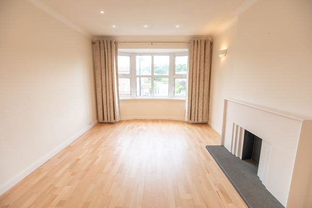 9, Sandown Court, High Street, Esher photo 4