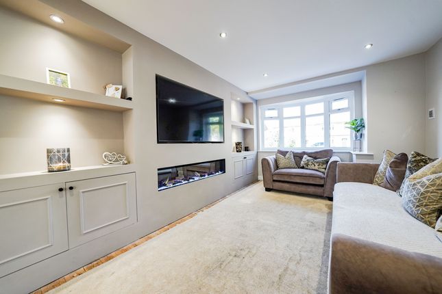 10 Barrow Crescent, Leicester photo 3