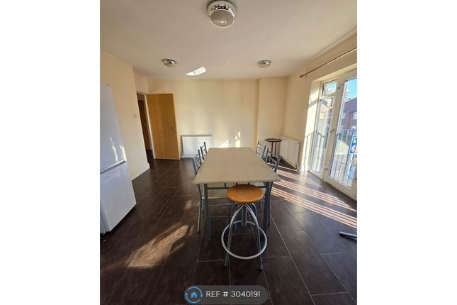 Flat, Whippendell Court Whippendell Road, Watford photo 5