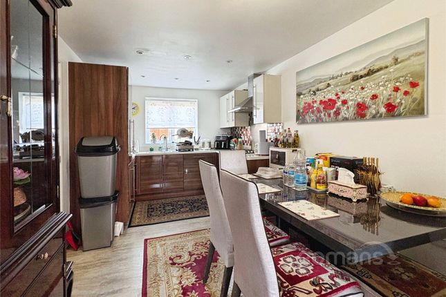 33, Scarlett's Road, Aldershot photo 4
