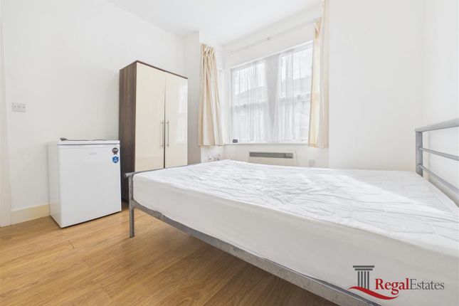 Room 1, 183, Chapter Road, London photo 3