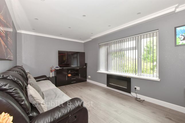 36, Hayling Court, Crawley photo 3