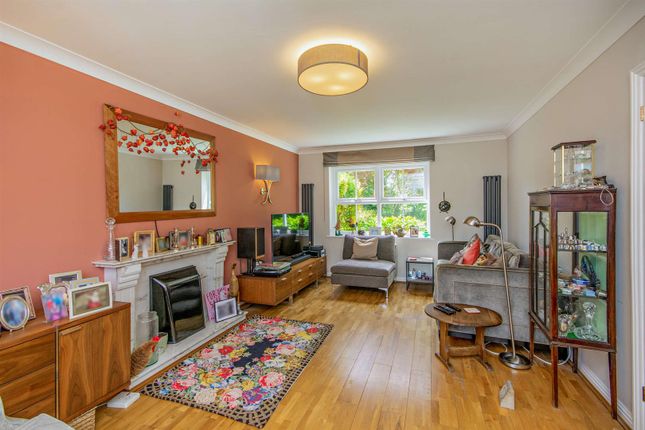 15, Southcroft, Englefield Green photo 4