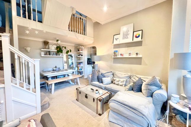 Flat 4 Sandhurst, Guildford Road, Farnham photo 3
