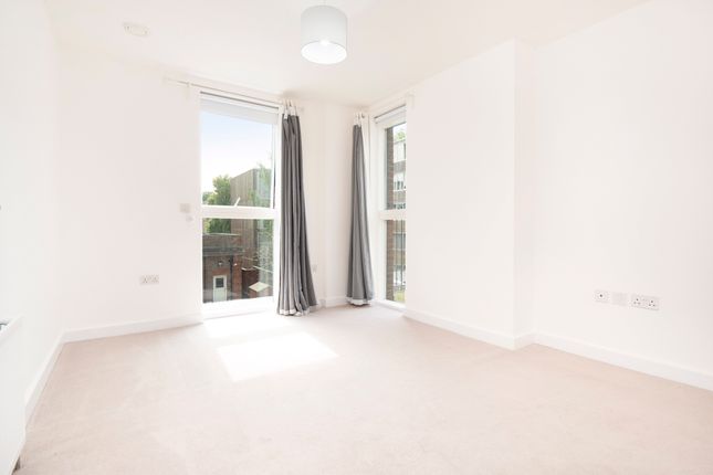 Flat to rent in Egleton House, 230 Roehampton Lane, London