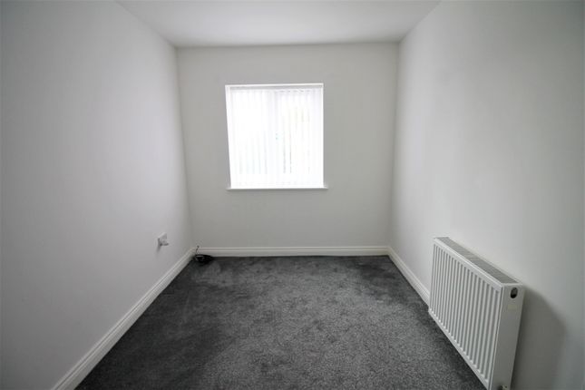 Terraced house to rent in Queens Square, Deckham, Gateshead