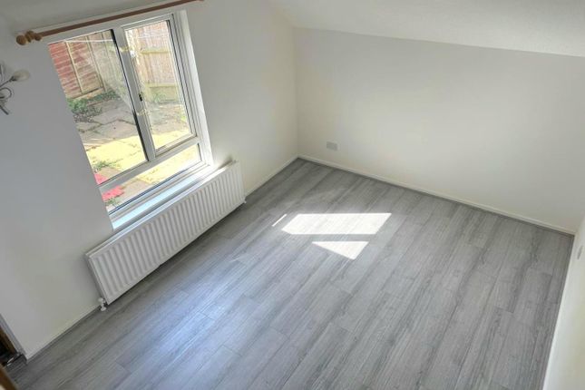 34, Pitstone Road, Northampton photo 3