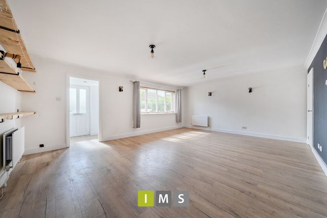 3 Milton Close, Bicester photo 2