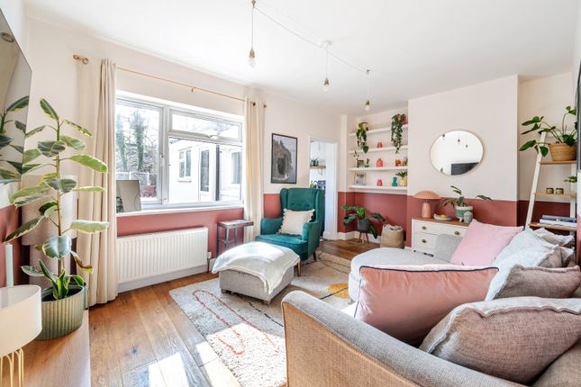 8, Douglas Road, Esher photo 3