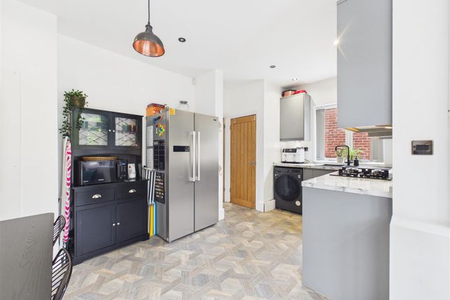 4, Briarfield Crescent, Sheffield photo 3