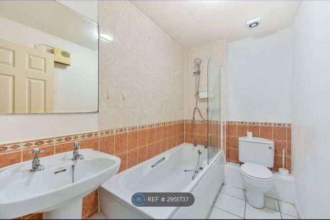 Flat, Regents Court Sopwith Way, Kingston Upon Thames photo 5