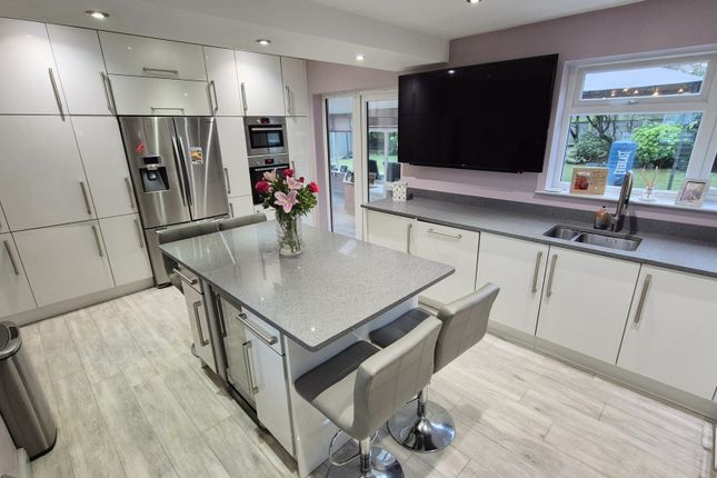 19, Cedar Avenue, Leicester photo 3