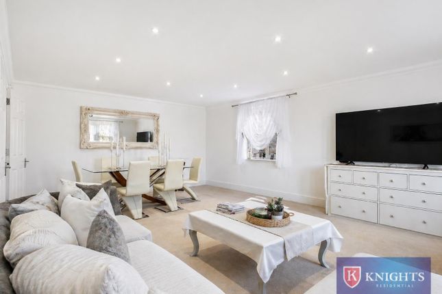 Flat 6, Langton Court, 45, The Ridgeway, Enfield photo 4