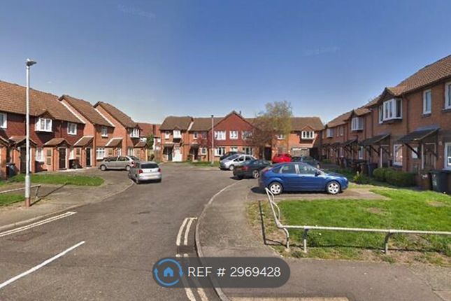 A Halbutt Street, Dagenham photo 2
