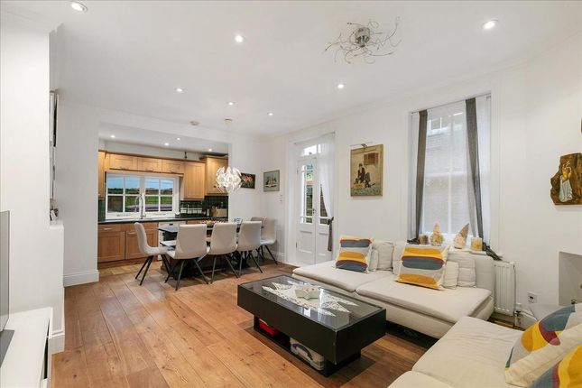 Flat for sale in Fulham Palace Road, Fulham