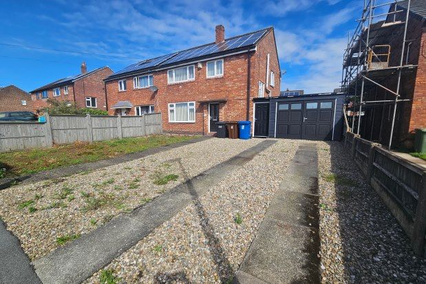 Thumbnail Property to rent in Chaucer Grove, Leigh